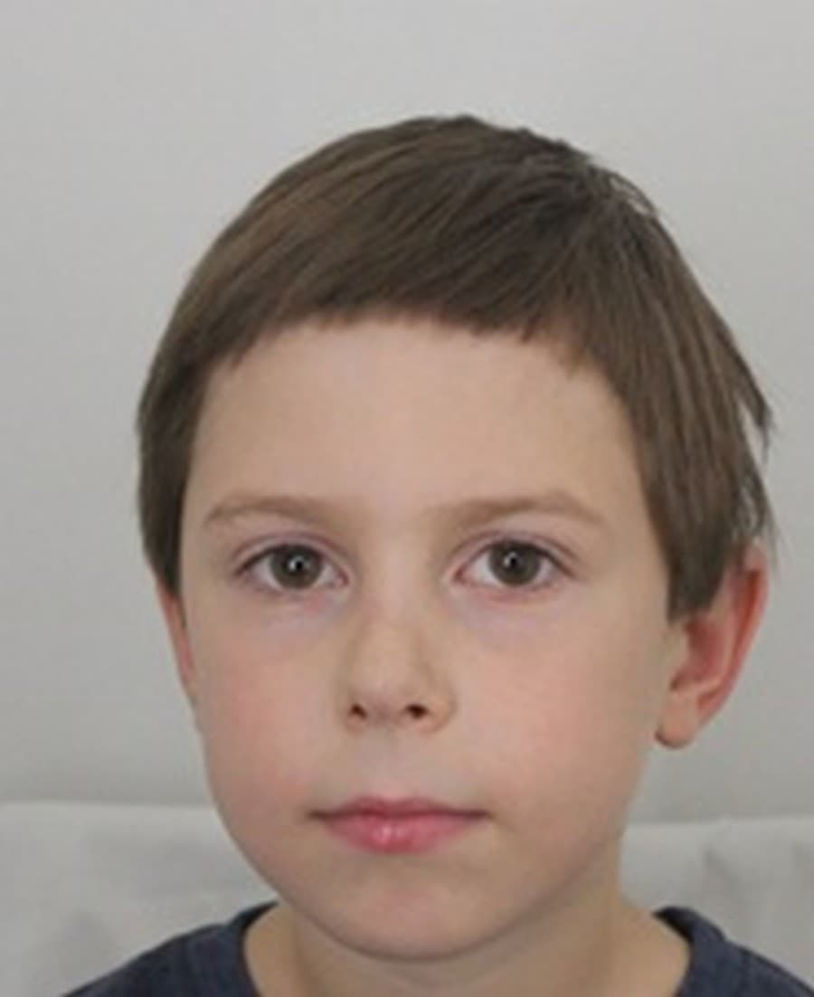 Polícia pátra po nezvestnom 13-ročnom Filipovi Blažekovi z Praznova.