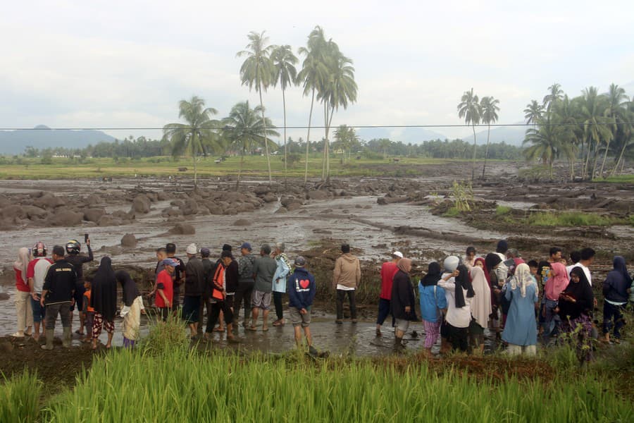 Indonézia: Pri záplavách zahynulo najmenej 41 ľudí, ďalší sú nezvestní