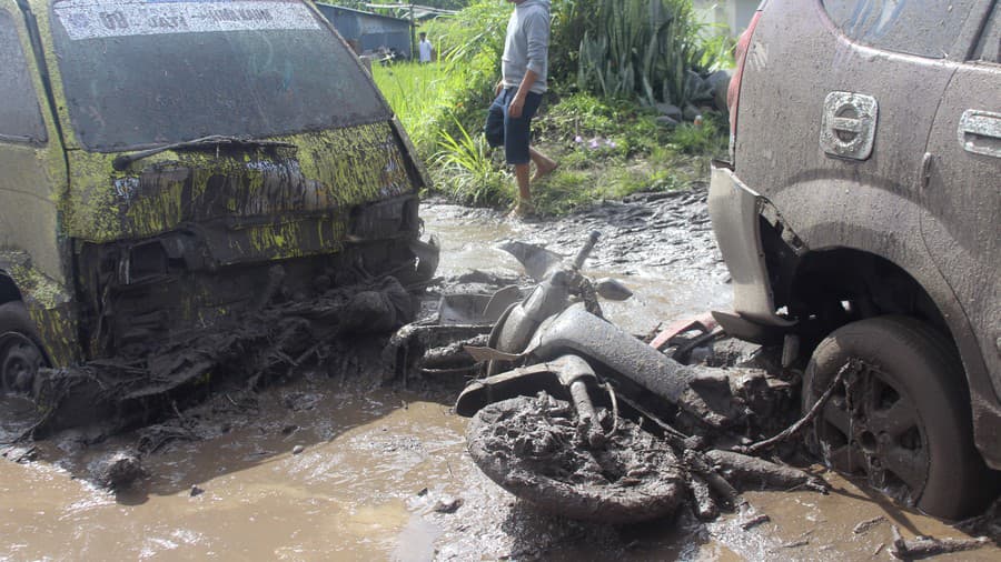 Indonézia: Pri záplavách zahynulo
