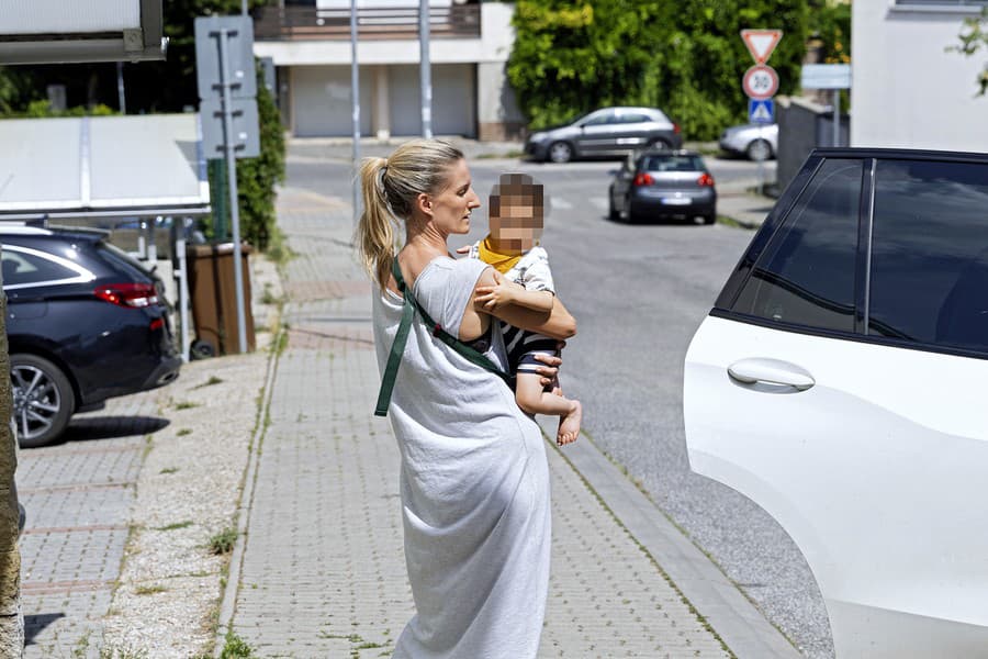 Moderátorka počas adopčného procesu