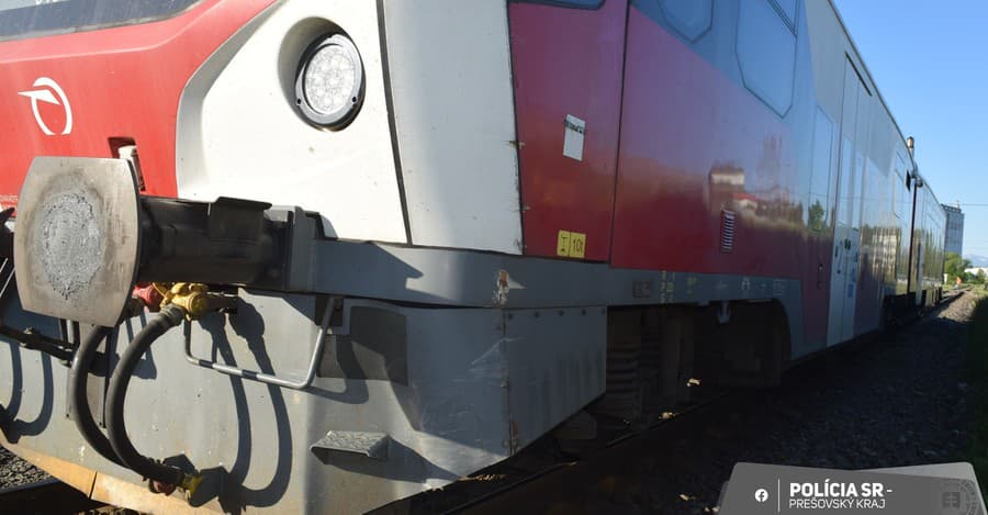 V Kežmarku došlo k zrážke vlaku s osobným autom.