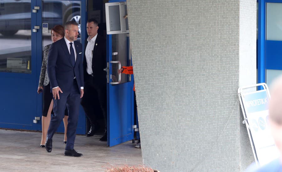 Peter Pellegrini vo štvrtok navštívil premiéra Roberta Fica v nemocnici v Banskej Bystrici.
