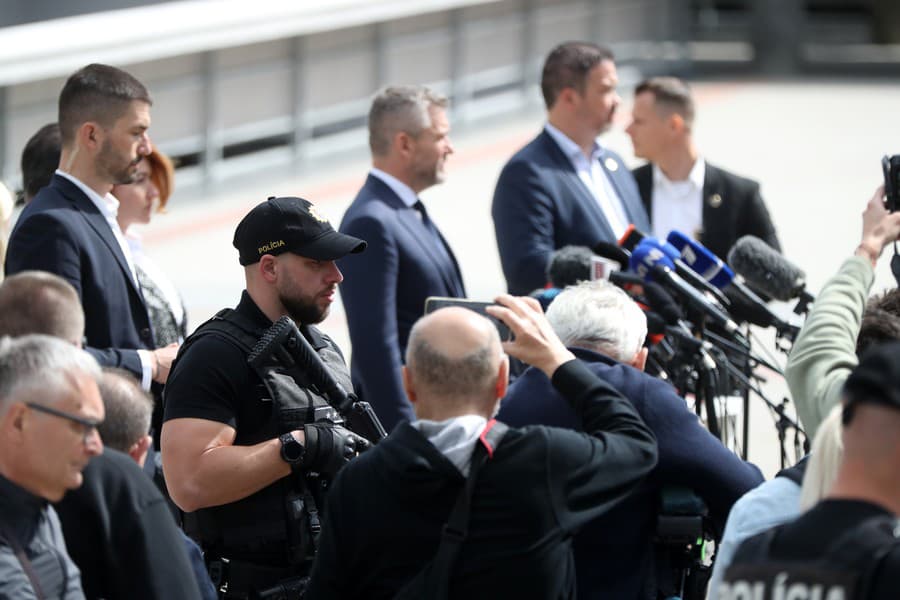Najbližšie hodiny sú podľa Pellegriniho kľúčové, verí, že premiér sa dostane z najhoršieho.