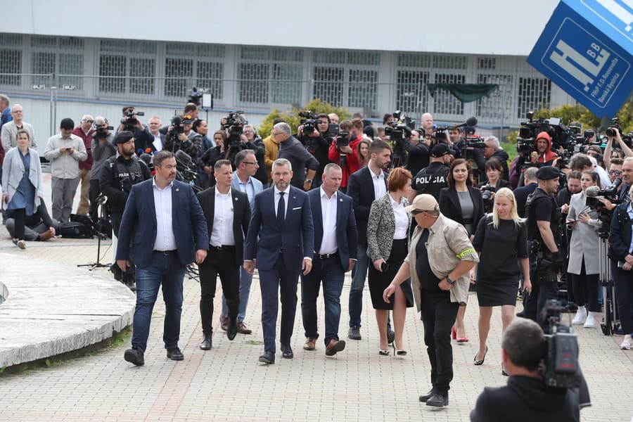 Peter Pellegrini mal po návšteve premiéra Roberta Fica krátku tlačovku.