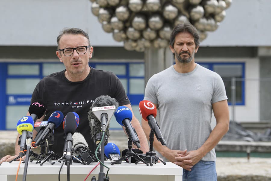 Premiérov stav je stabilizovaný, no naďalej vážny