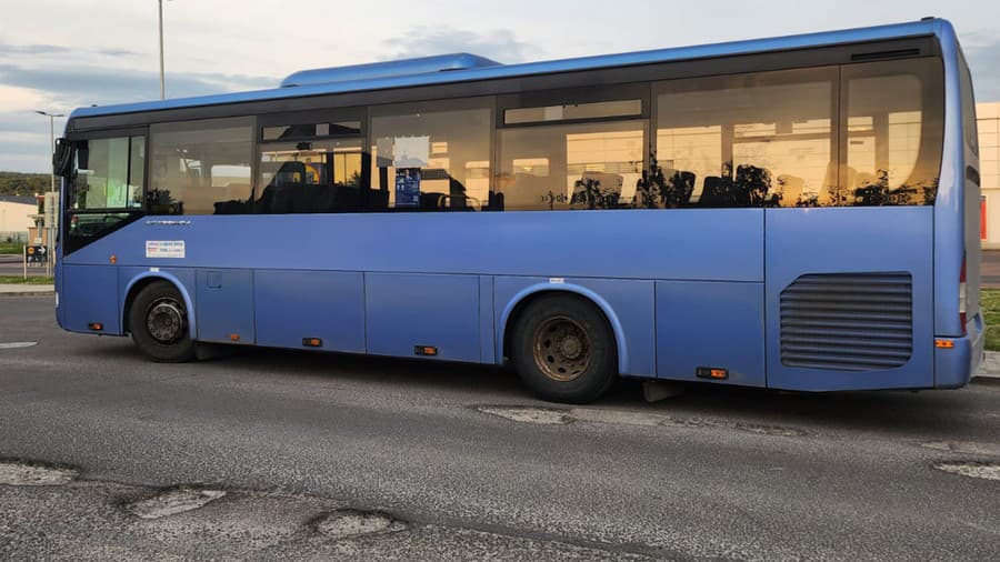 Vodič autobusu bol pod