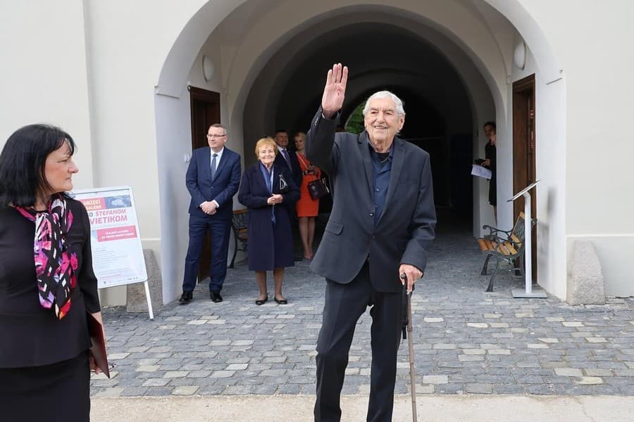 Kvietik rozdával úsmevy na všetky strany. 