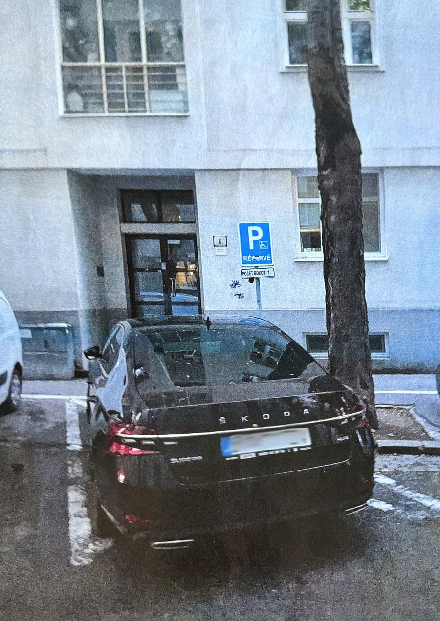 Romana Tabák vozí na vyšetrenia svoju ťažko chorú babku Evku.