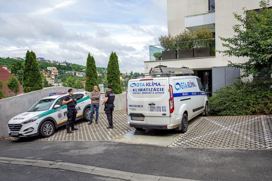 Rezidenciu stráži polícia aj