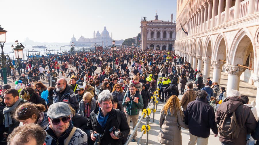 Benátky denne navštívia tisícky