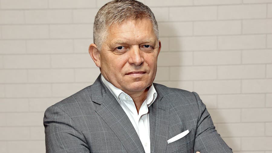 Bude predsedovi Smeru Robertovi Ficovi stačiť druhé miesto?