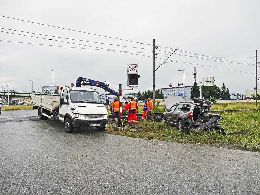 Železničné priecestie museli opravovať