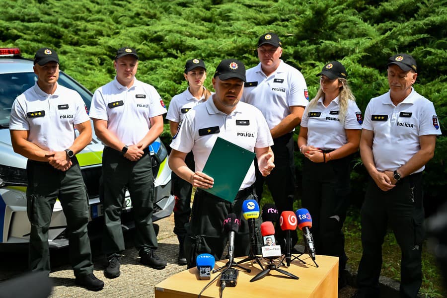 Stretnutie s policajtmi vyslanými