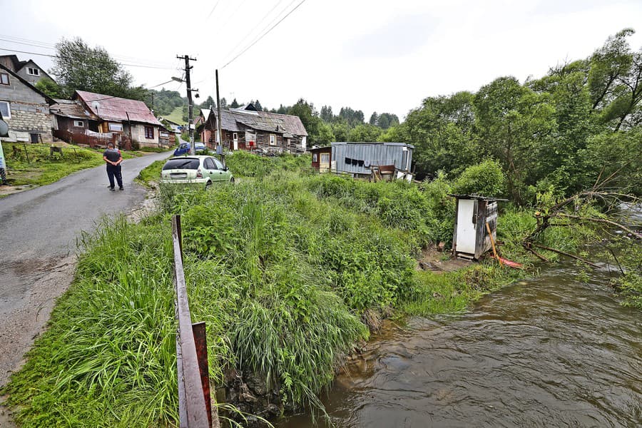 Ruženka spadla do Hrona