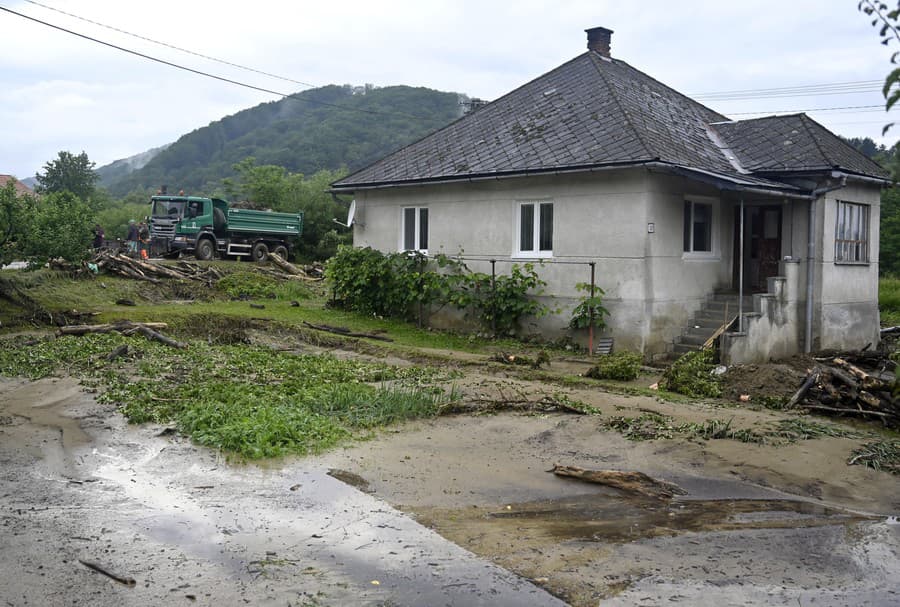 Profesionálni a dobrovoľní hasiči