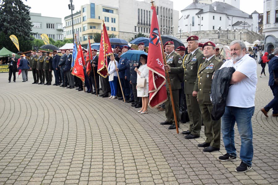 Klub výsadkárskych veteránov oslavuje