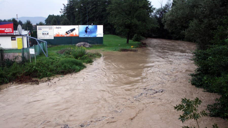 Rozvodnená rieka Nitra.