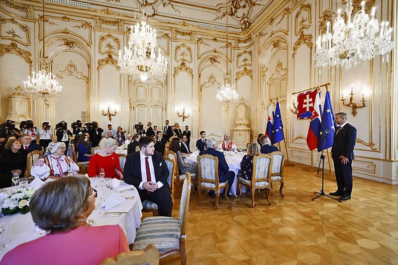 Prezidentský palác. 15.30 hod.