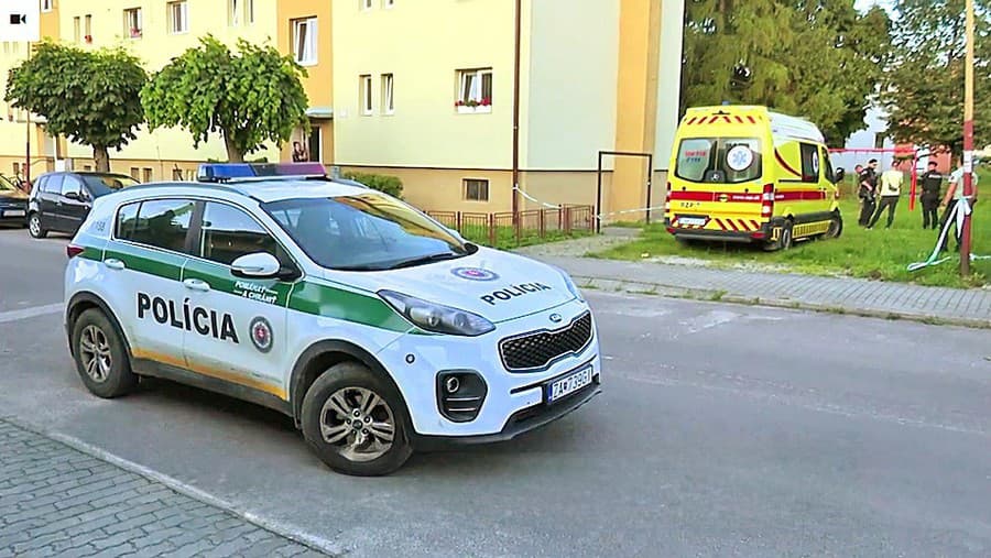 Na miesto prišli policajti i záchranári, bábätku už, žiaľ, pomôcť nedokázali.