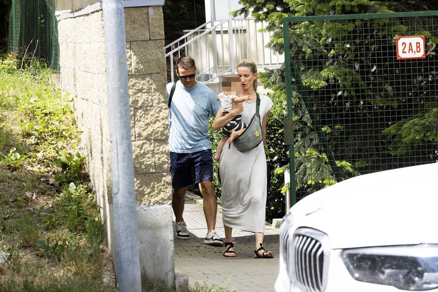 Viktor s Adelou spoločne vychovávajú syna Maxa.