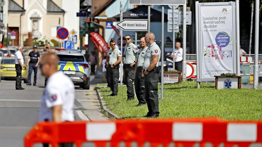 Množstvo vyzbrojených policajtov nebolo možné zrátať.