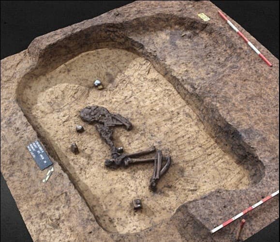 3D model hrobu nájdený v dlhej mohyle.