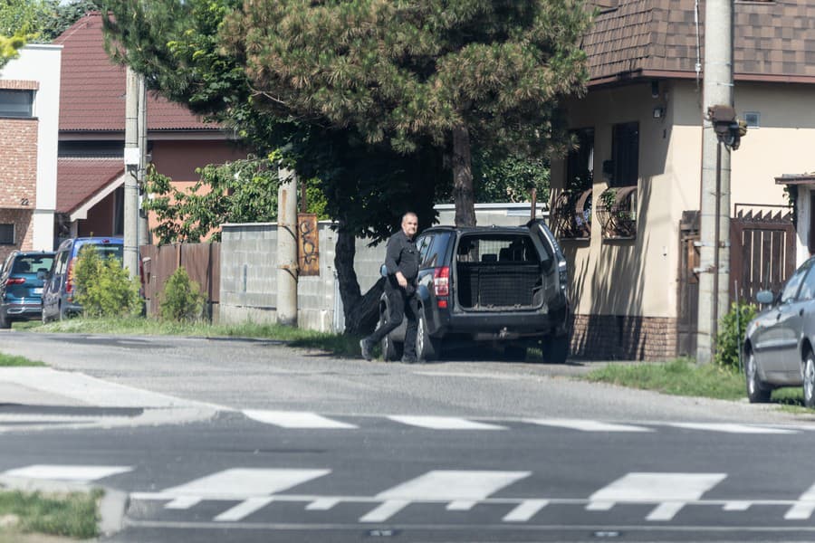 Rážovo auto nezostalo po nehode bez povšimnutia. 