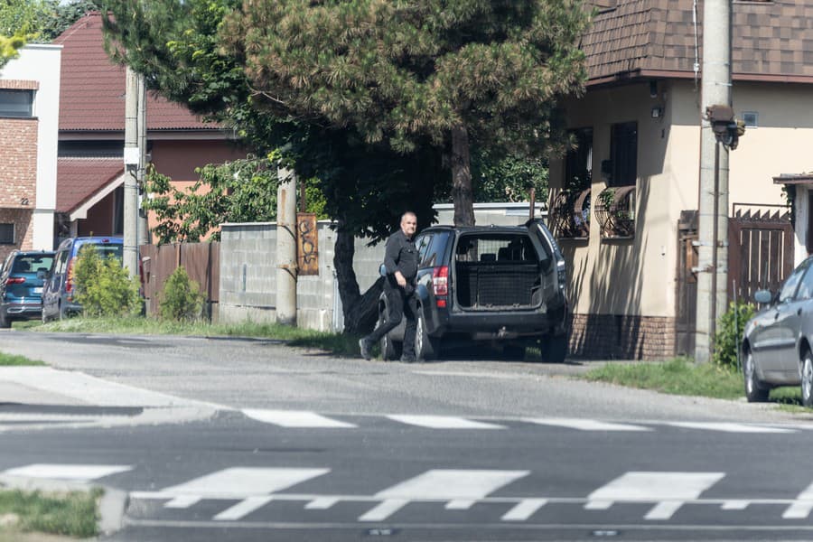 Rážovo auto nezostalo po