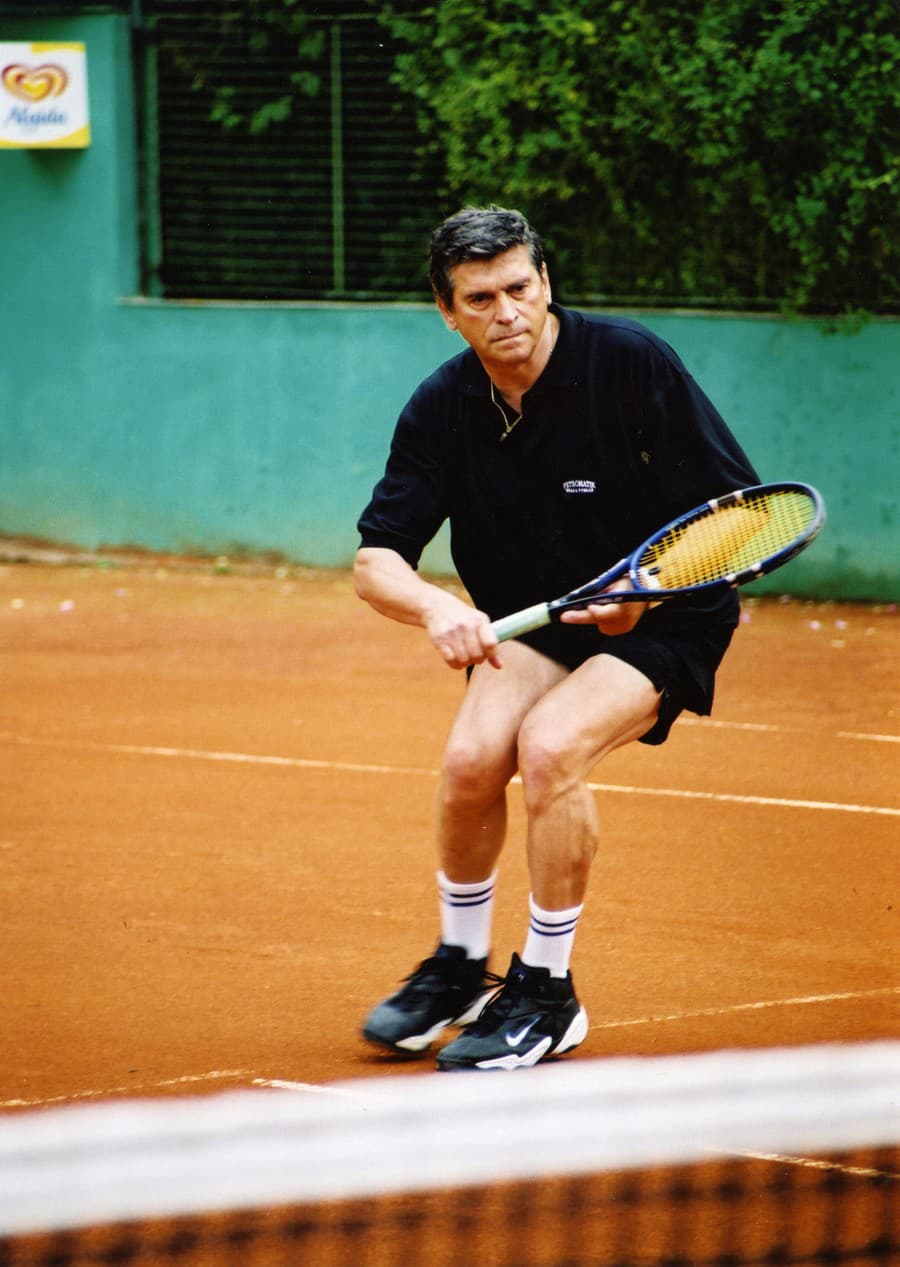 Tenis je jeho celoživotnou vášňou.