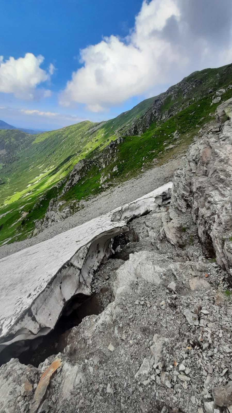 Telo muža vytiahli pomocou lanovej techniky.