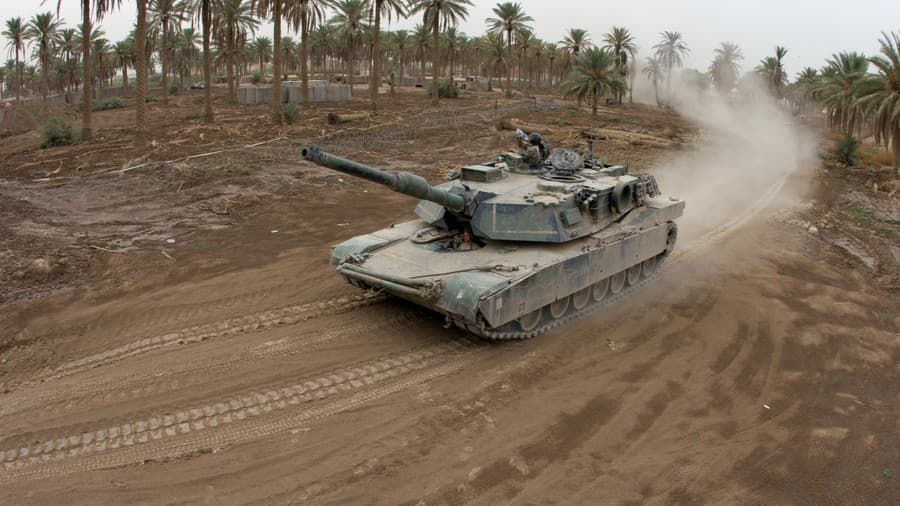  Tanky M1A1 Abrams.