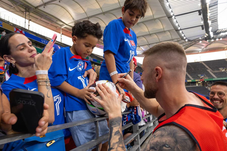 Slovenskí futbalisti si zahrajú