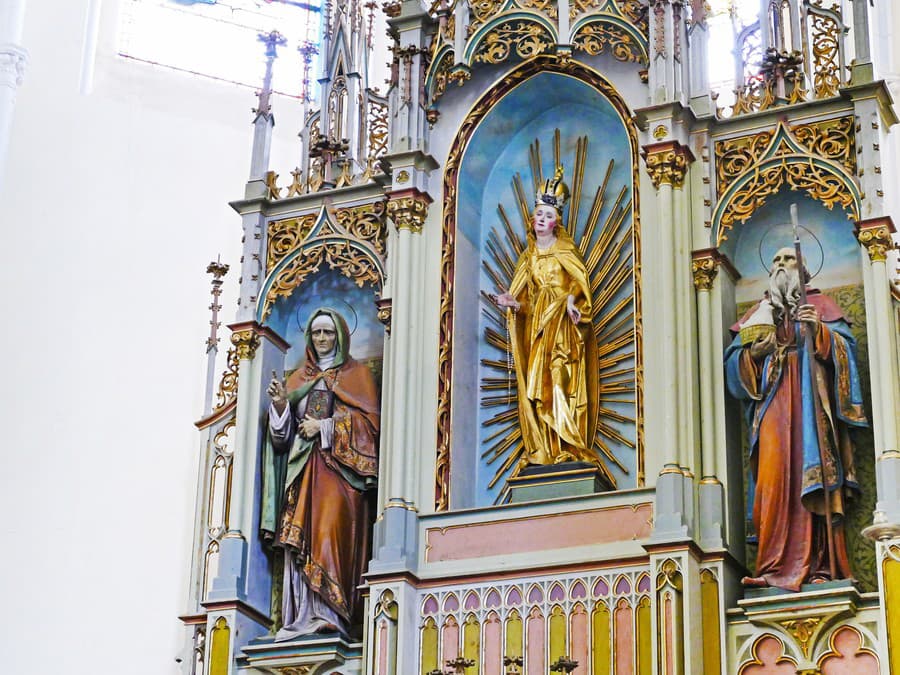 Veriaci sa modlia aj v Bazilike Navštívenia Panny Márie.