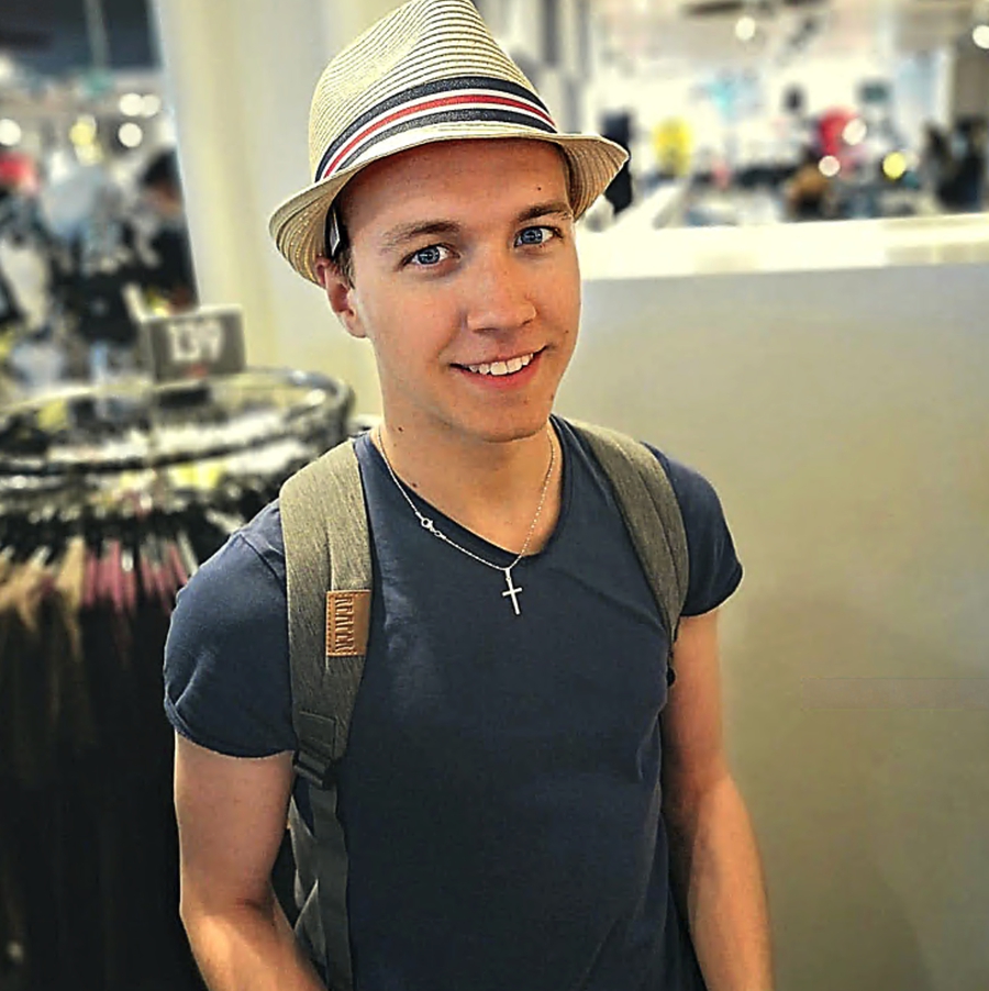 Mladík išiel študovať do Hongkongu.
