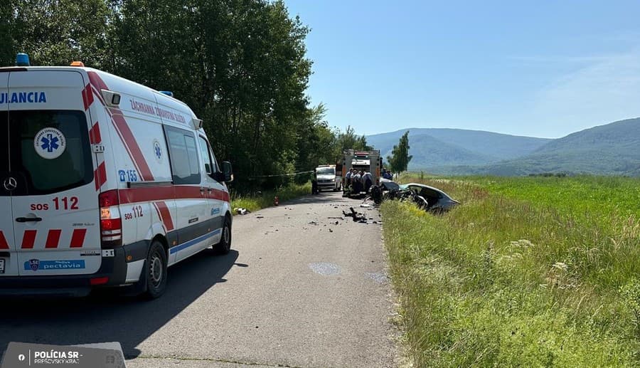 Polícia obvinila vodiča, ktorý po čelnej zrážke pri Snine nafúkal 2,5 promile.