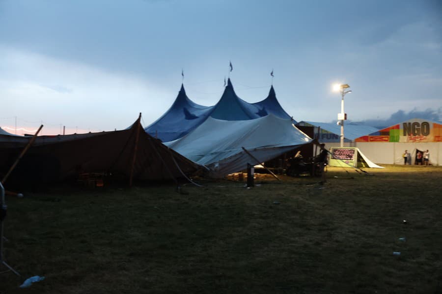 Festivalom Pohoda sa prehnala búrka.