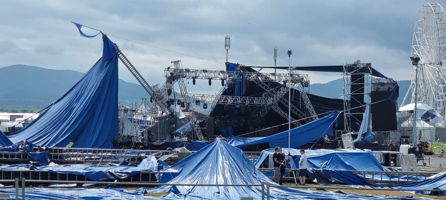Ničivá búrka zasiahla festival Pohoda.