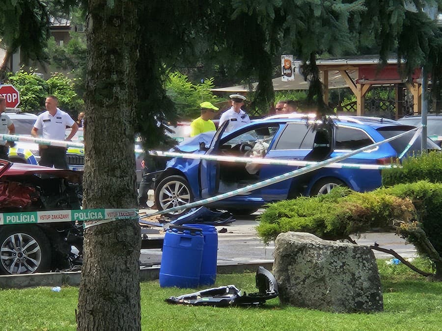 Čitateľ nám poslal zábery, ako to vyzeralo po policajnej naháňačke v Tomášove. 