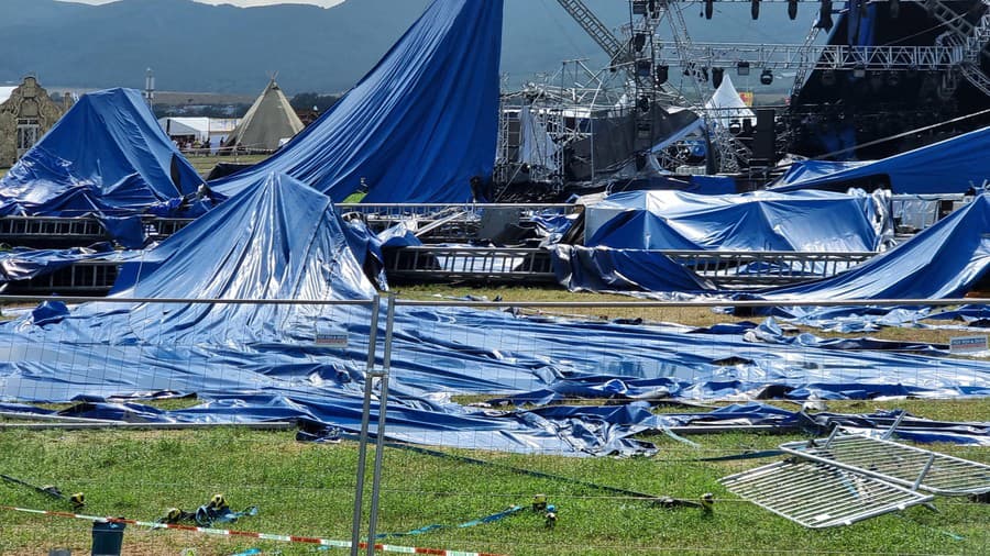 Ničivá búrka zasiahla festival Pohoda.