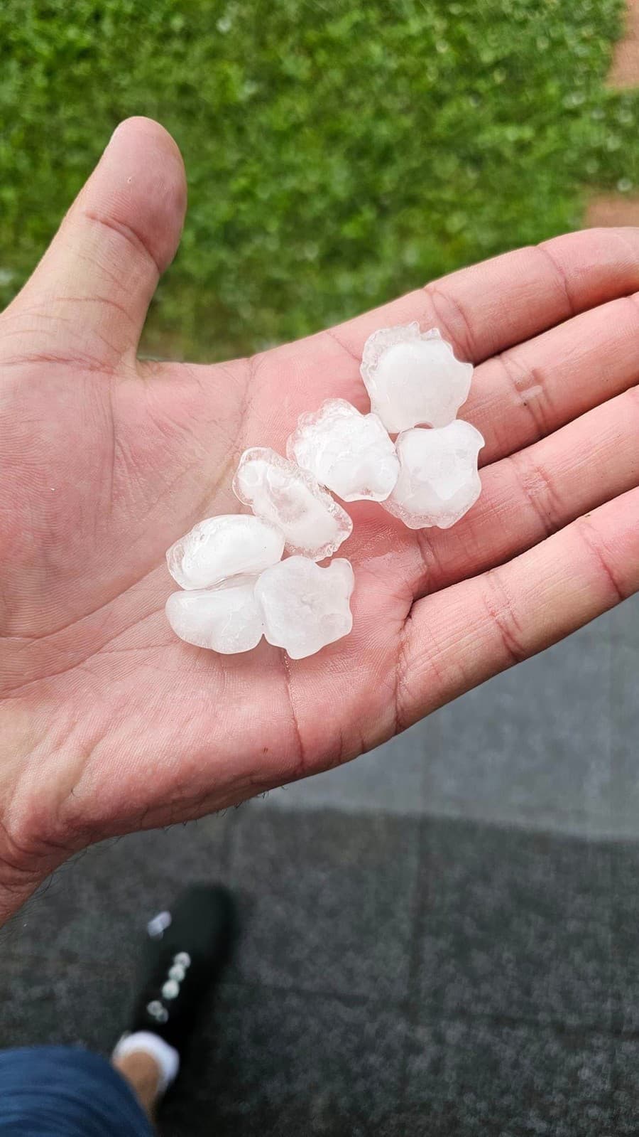 Na východe Slovenska majú podľa stránky Imeteo.sk padať takéto krúpy.