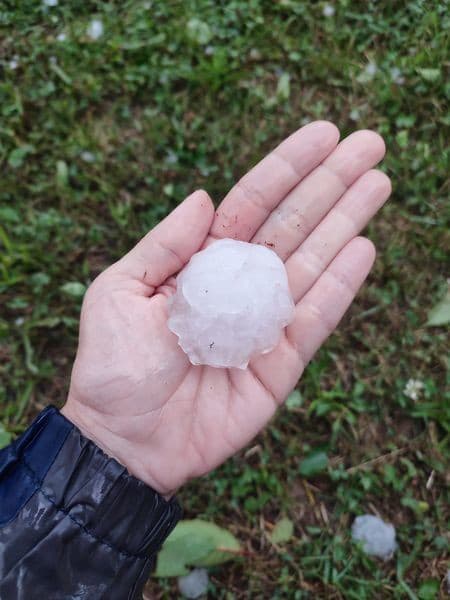 V Lieskovci pri Zvolene padali krúpy ako golfové loptičky.