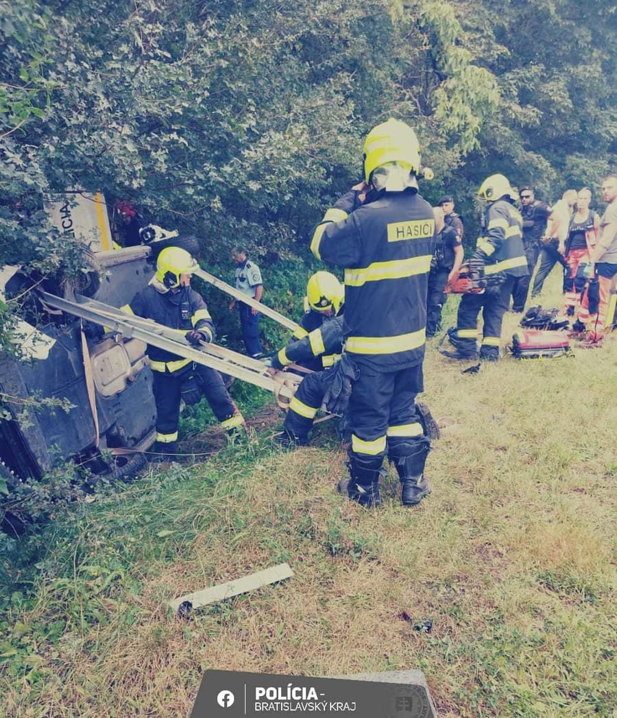 Policajti odboru dopravných nehôd