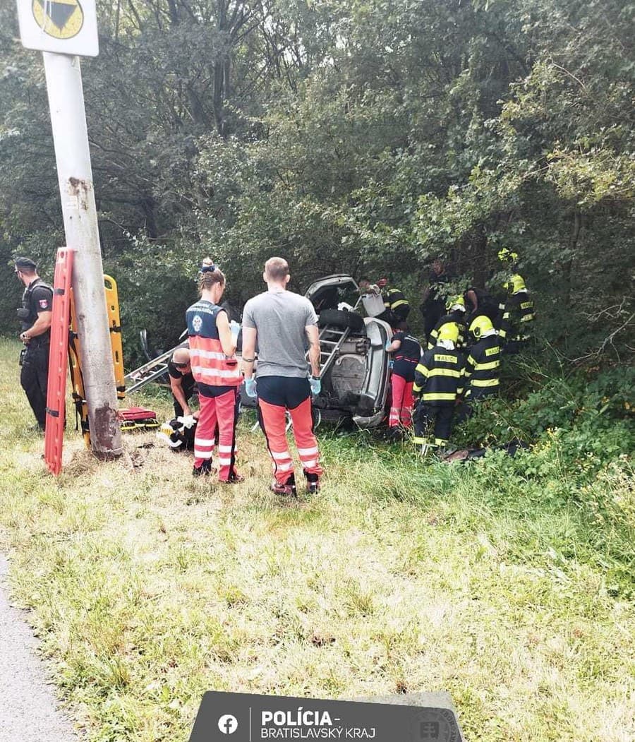 Policajti odboru dopravných nehôd