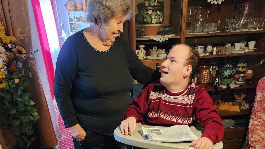 Eva sa o pravnuka s ťažkou diagnózou stará už 14 rokov, do ústavu by ho nedala za nič na svete