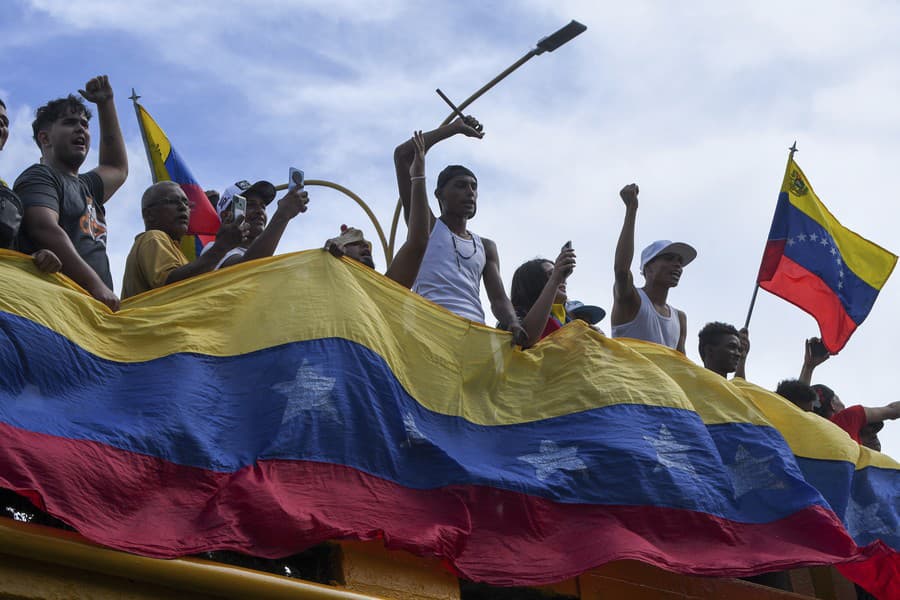 Vo Venezuele vypukli protesty.