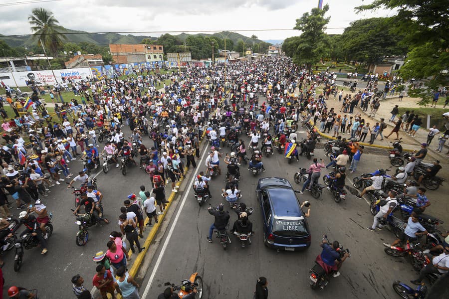 Vo Venezuele vypukli protesty.