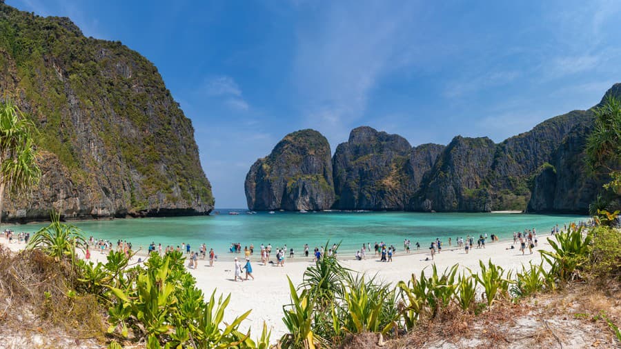 Pláž Maya Bay patrí k najkrajším na svete.