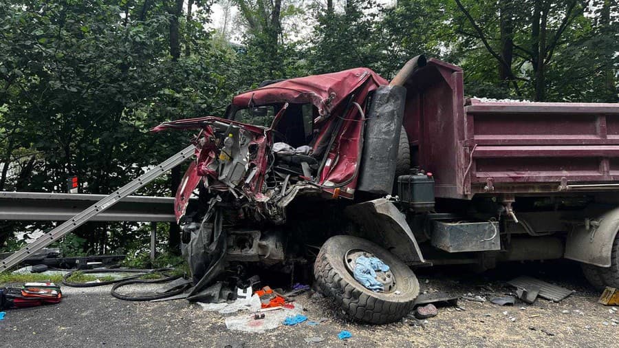 Policajti zasahujú na mieste