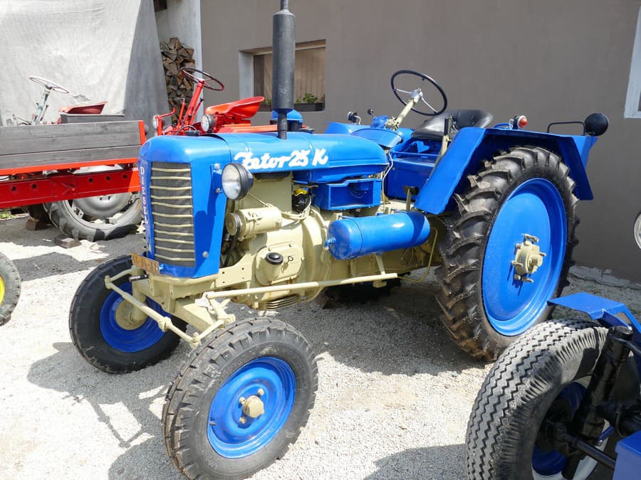 Zetor 25K
