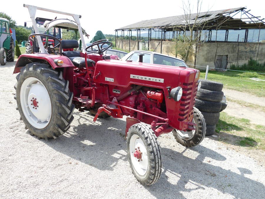 McCormick D-326
